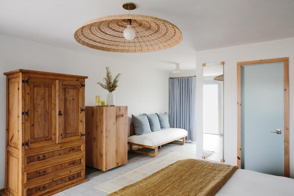 Deluxe King Room interior
